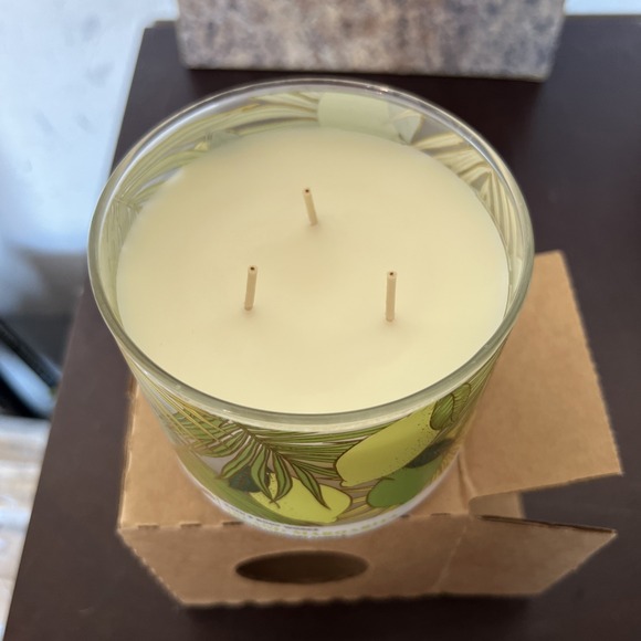 Bath & Body Works 3-wick Scented Candle‎ Island Margarita Burn Time 25-45 Hours - Picture 2 of 4